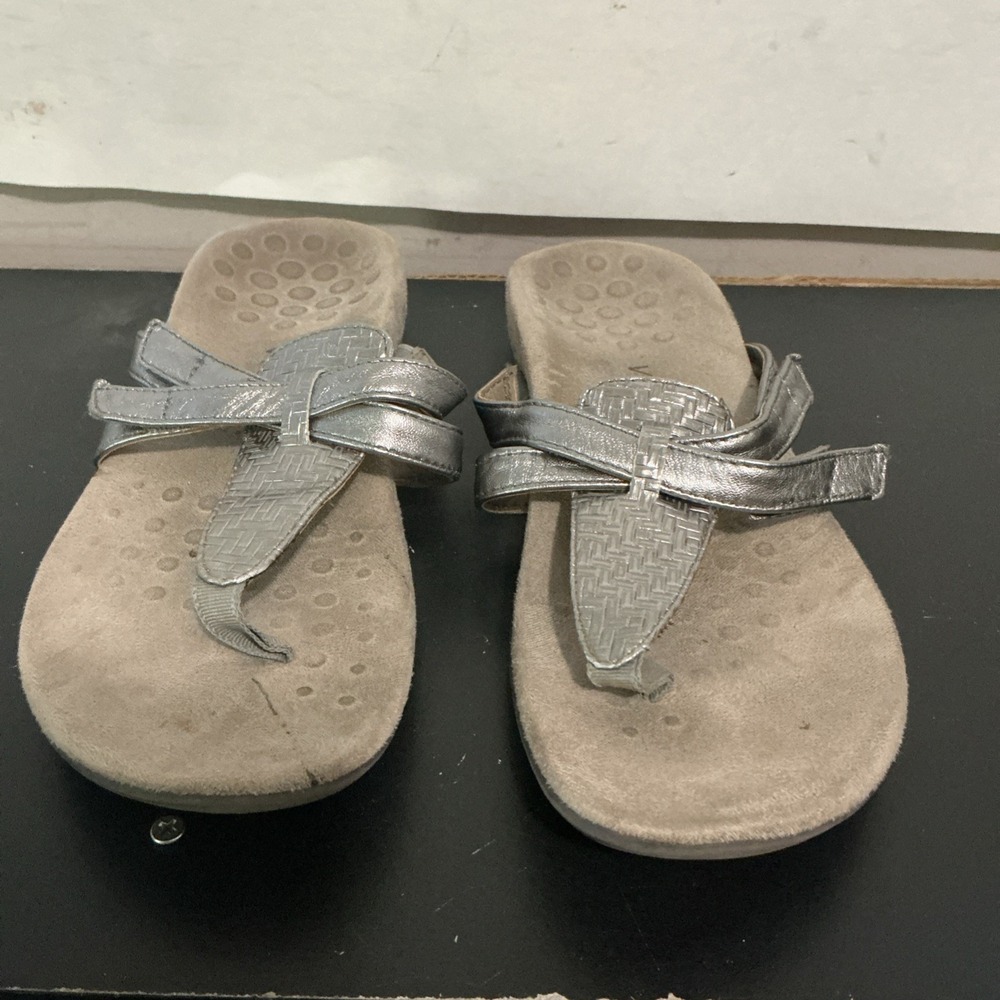 Vionic Karley Orthotic Thong Flip Flop Sandals Womens 8 Silver Metallic Leather